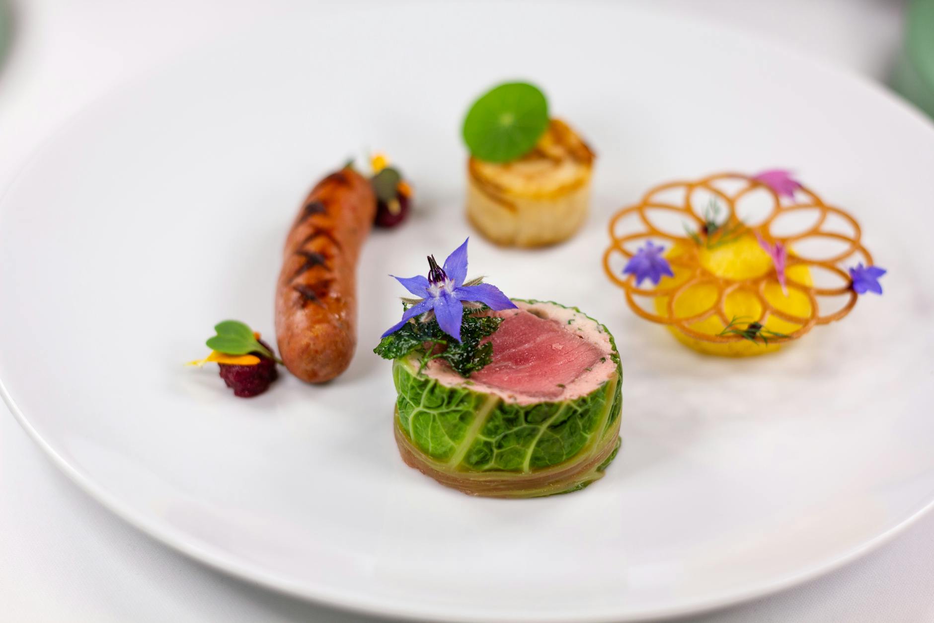 12 unique restaurants that you must try in Singapore