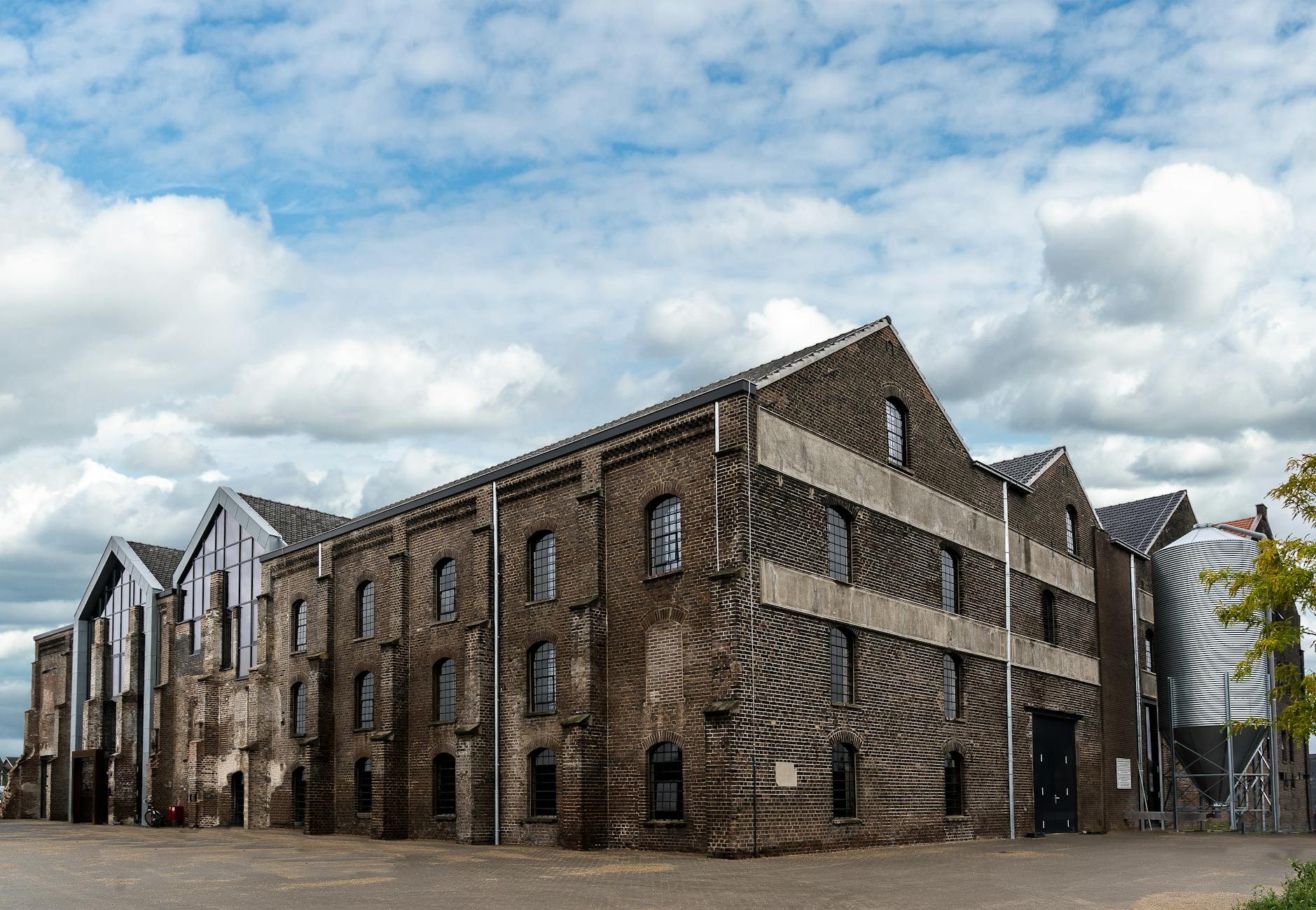 Acclaimed Architects Olson Kundig Designed This Modern Retreat in Montana’s Yellowstone Club
